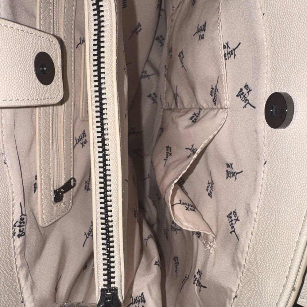 Skull Accent Cream Tote Bag - Designer Style - Picture 7 of 7